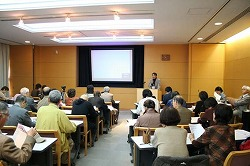 手元供養協会　山崎会長講演.jpg