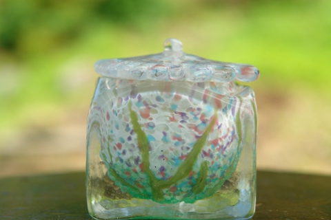手元供養ガラス骨壷（骨壺）　　[小花たち]の商品画像